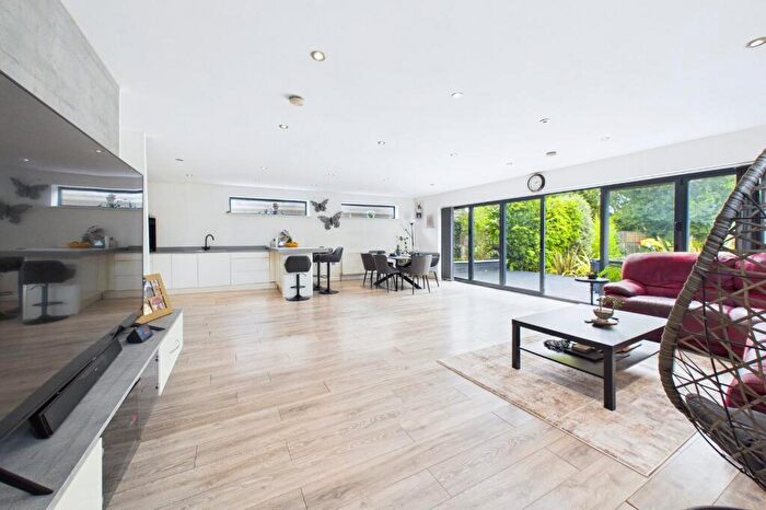 5 Bedroom Detached House For Sale In Anvil Crescent, Broadstone, Dorset, BH18 - Photo 11