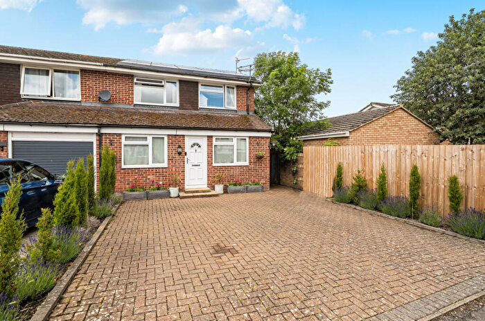4 Bedroom Semi-Detached House For Sale In Town End Road, Faringdon, SN7