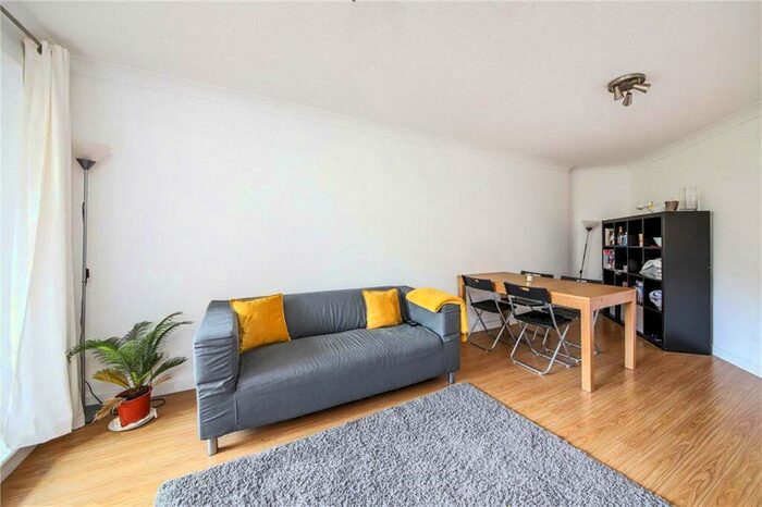 2 Bedroom Flat To Rent In Conant Mews, Aldgate, London, E1