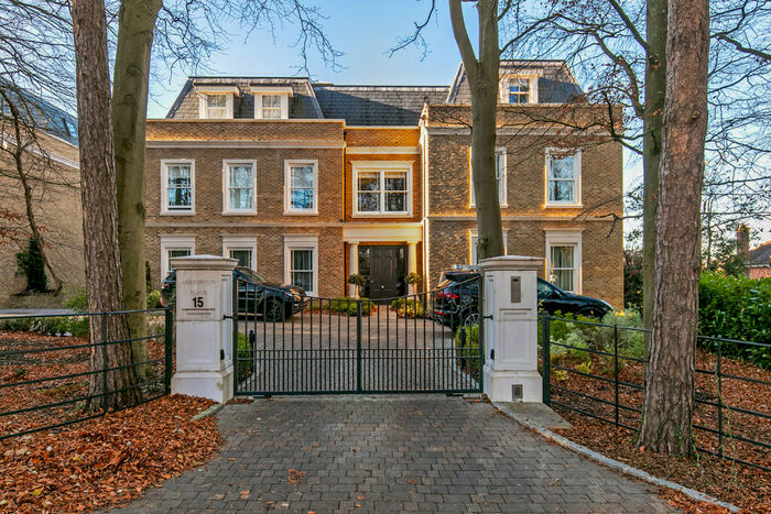 3 Bedroom Apartment To Rent In Ashburton Place, Chilbolton Avenue, SO22