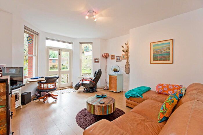 2 Bedroom Apartment To Rent In Eton Avenue, Belsize Park, London, NW3