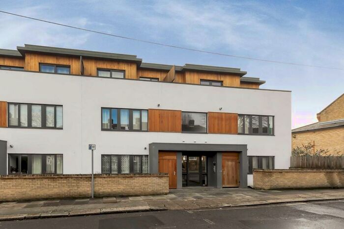 2 Bedroom Flat To Rent In Mortimer Road, Kensal Green, NW10