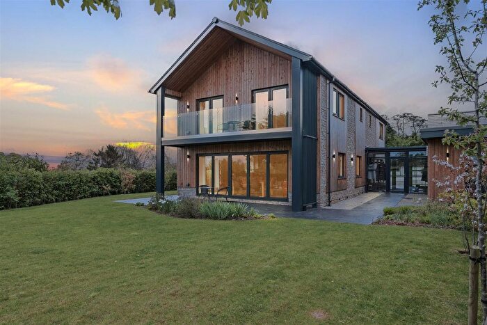 4 Bedroom Detached House For Sale In Cullompton, EX15