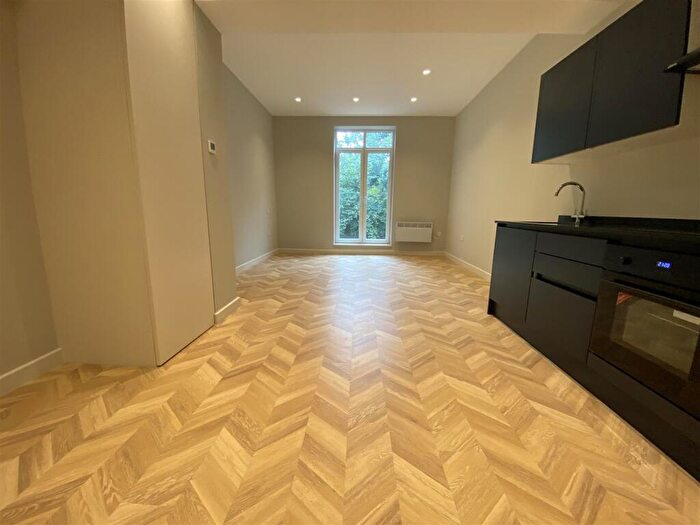 Flat To Rent In Anerley Hill, London, SE19