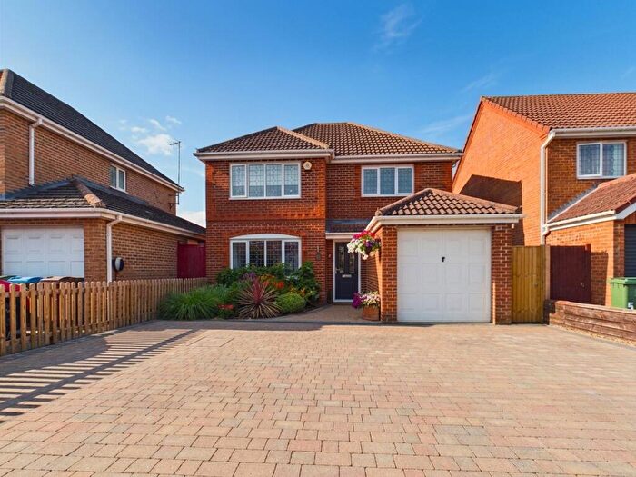 4 Bedroom Detached House For Sale In Briskman Way, Aylesbury, HP21