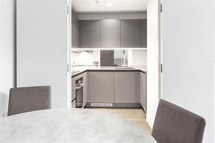 2 Bedroom Apartment To Rent In Varden Street, Whitechapel, London, E1