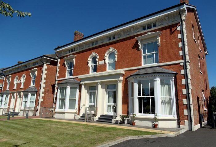 2 Bedroom Flat To Rent In Rocksborough House - Warwick Road, Solihull, B92