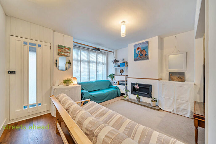 3 Bedroom End Of Terrace House To Rent In Sunnydene Road, Purley, CR8