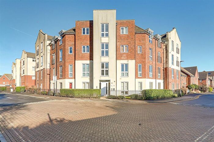 2 Bedroom Flat To Rent In Cambrian Way, Worthing, BN13