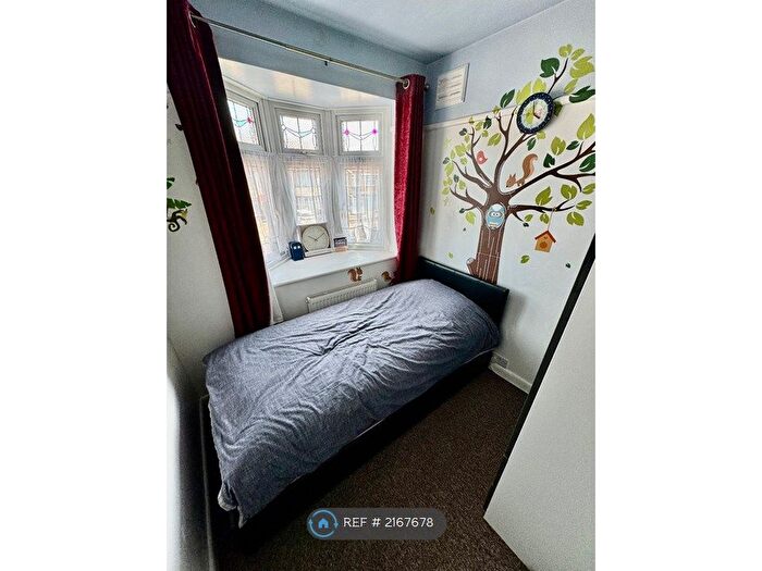 3 Bedroom Semi-Detached House To Rent In Craven Gardens, Ilford, IG6