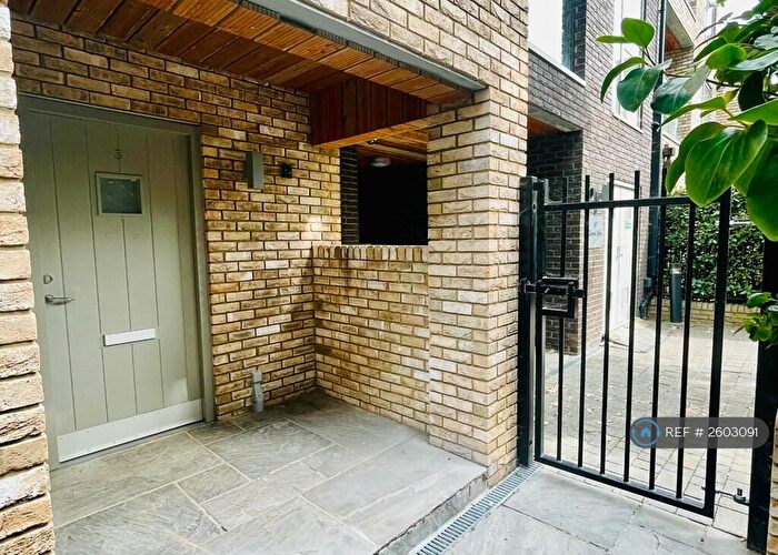 3 Bedroom Flat To Rent In Green Dale, London, SE5