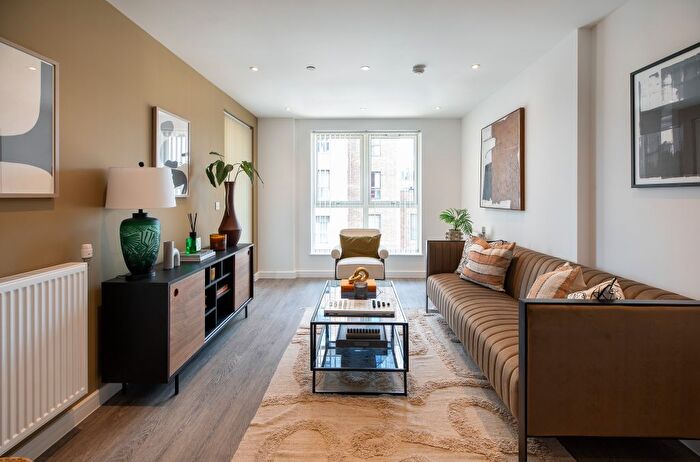 2 Bedroom Flat For Sale In Bloomsbury Avenue, London, N14