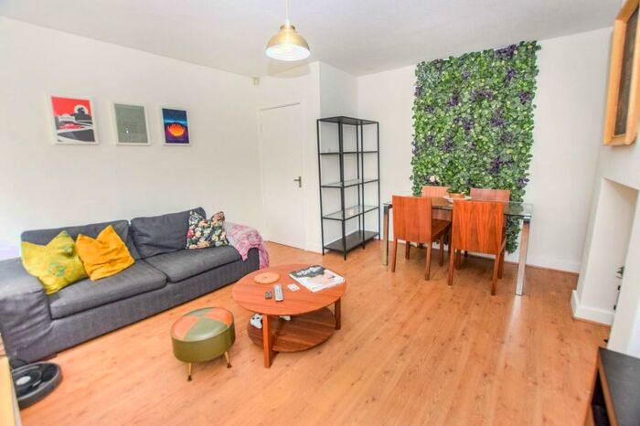 2 Bedroom Flat To Rent In Melmerby Court, Eccles New Road, Salford, Manchester, M5