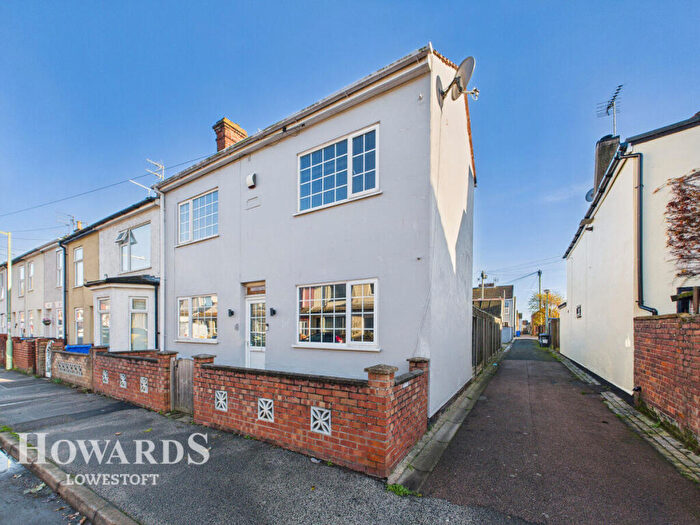 3 Bedroom End Of Terrace House For Sale In Sandringham Road, Lowestoft, NR32