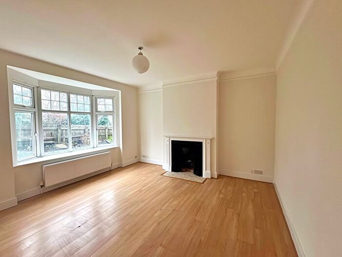 3 Bedroom Flat To Rent In Barnet Hill, Barnet, EN5