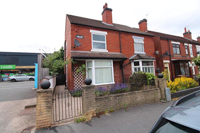 3 Bedroom Semi-Detached House To Rent In Belvedere Road, Staffordshire, Burton Upon Trent, DE13