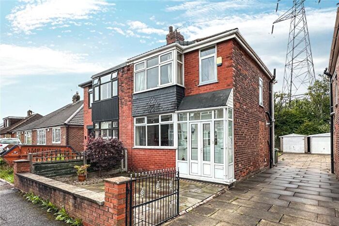 3 Bedroom Semi-Detached House For Sale In Kirby Avenue, Chadderton, Oldham, OL9