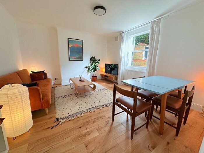 2 Bedroom Flat To Rent In Middleton Road, Dalston, E8