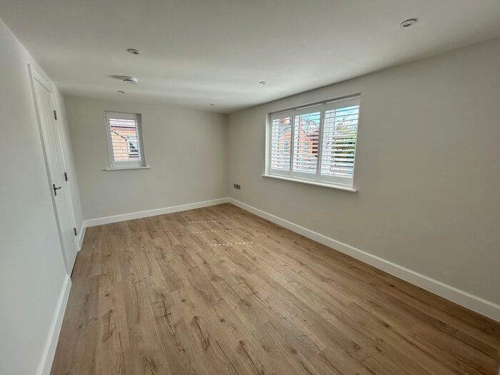 2 Bedroom Flat To Rent In Haydock Close, Chester, CH1