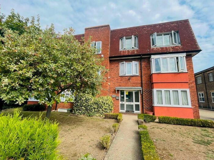 1 Bedroom Flat To Rent In Gantshill Crescent, Ilford, London, IG2