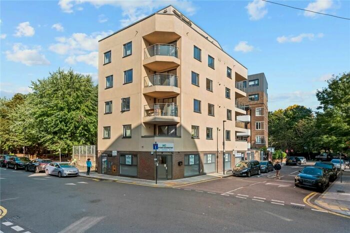 2 Bedroom Flat To Rent In Gateway House, Cavell Street, Whitechapel, E1