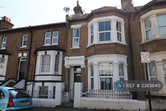 3 Bedroom End Of Terrace House To Rent In Queens Road, Southend-On-Sea, SS1