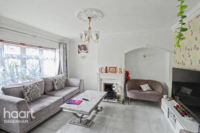 3 Bedroom Terraced House To Rent In Dronfield Gardens, Dagenham, RM8