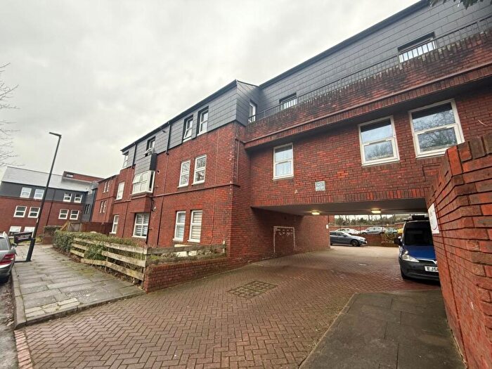 2 Bedroom Flat To Rent In Tash Place, New Southgate, N11