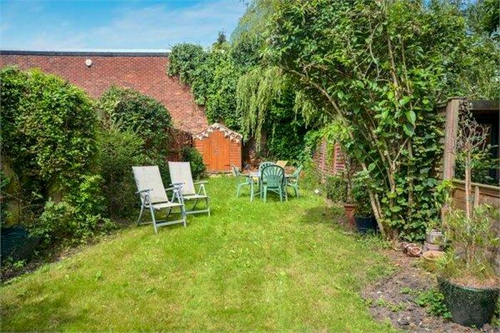 2 Bedroom Flat To Rent In Bois Lane, Amersham, HP6