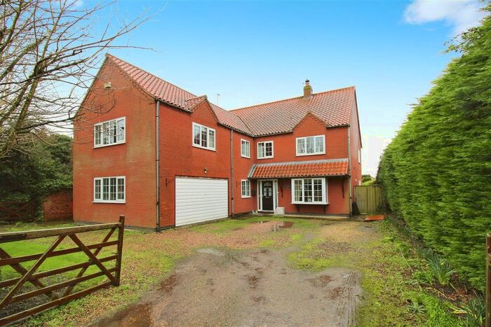 5 Bedroom Detached House For Sale In Main Street, Wressle, YO8