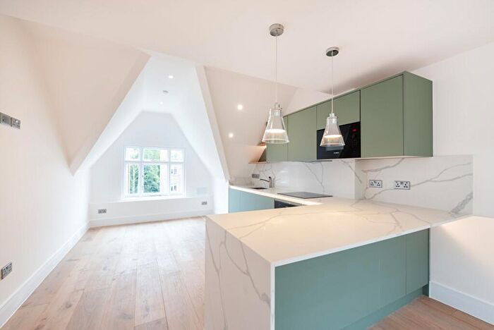 3 Bedroom Apartment To Rent In Lambolle Road, London, NW3