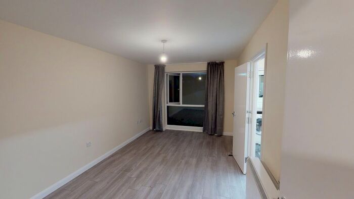 1 Bedroom Flat To Rent In Dellow Close, Ilford, IG2