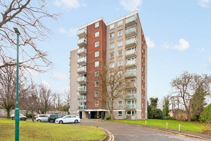 2 Bedroom Flat To Rent In Basinghall Gardens, Sutton, SM2
