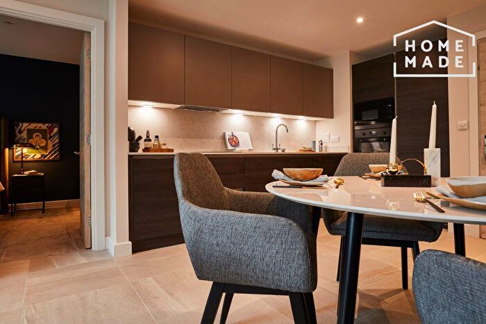2 Bedroom Flat To Rent In Angel Gardens, M4
