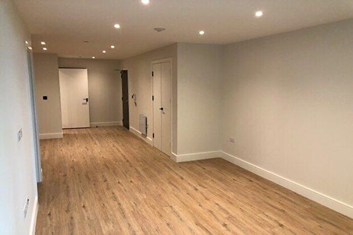 1 Bedroom Flat To Rent In Roebuck Close, Reigate, RH2