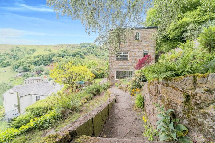 3 Bedroom End Of Terrace House For Sale In Knotts Road, Todmorden, OL14