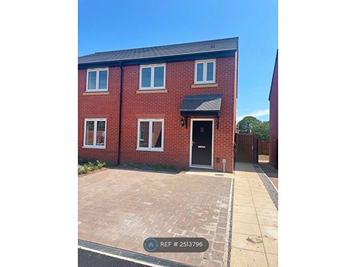 3 Bedroom Semi-Detached House To Rent In Halsnead Hall Close, Knowsley, L35