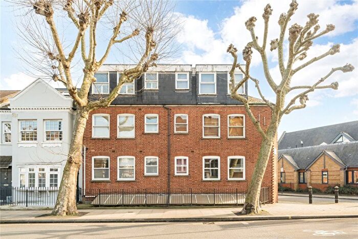 2 Bedroom Flat For Sale In Wandsworth Bridge Road, Fulham, SW6