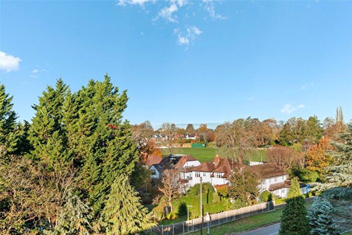2 Bedroom Apartment For Sale In Littleworth Road, Esher, KT10