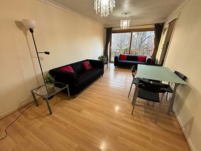 2 Bedroom Flat To Rent In Claydon Court, Caversham, RG4