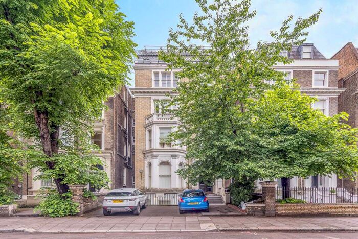 3 Bedroom Flat To Rent In Redcliffe Gardens, Chelsea, London, SW10