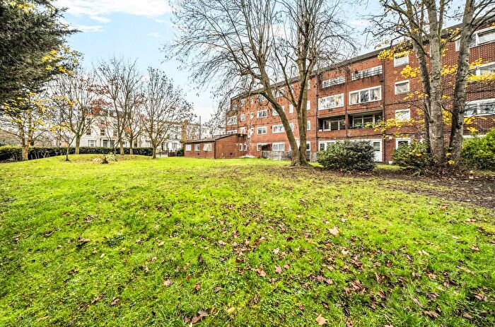 2 Bedroom Flat For Sale In Ollgar Close, London, W12