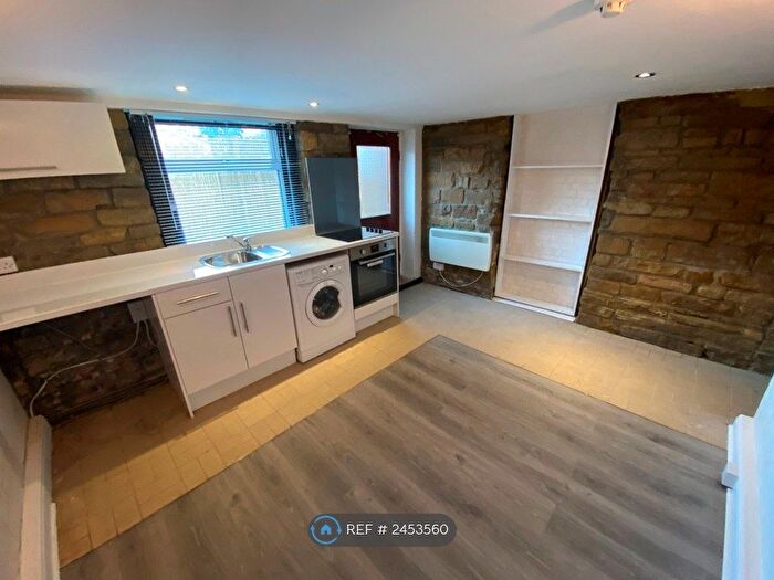 1 Bedroom Flat To Rent In Kirkstall Lane, Leeds, LS5