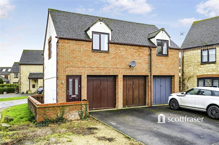 2 Bedroom Flat To Rent In Broadway Close, Witney, Oxfordshire, OX28