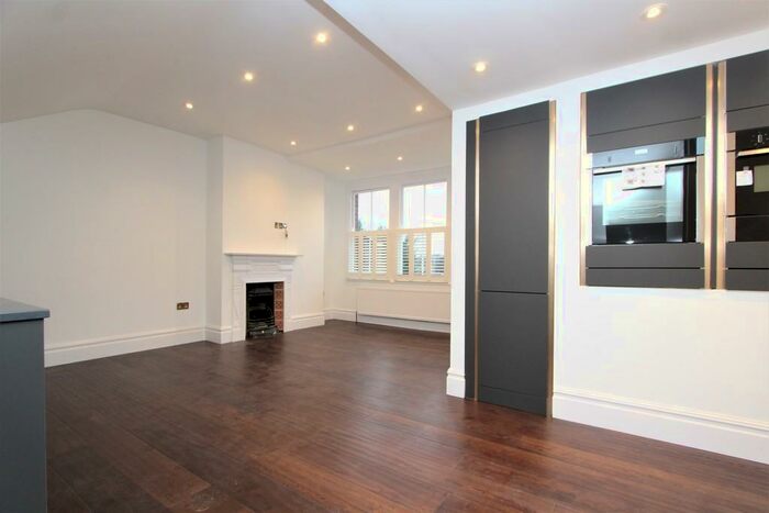 2 Bedroom Apartment To Rent In Rosebery Road, Muswell Hill, N10
