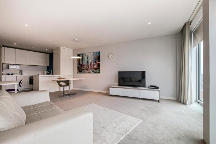 1 Bedroom Apartment To Rent In The Rotunda, New Street, Birmingham, B2