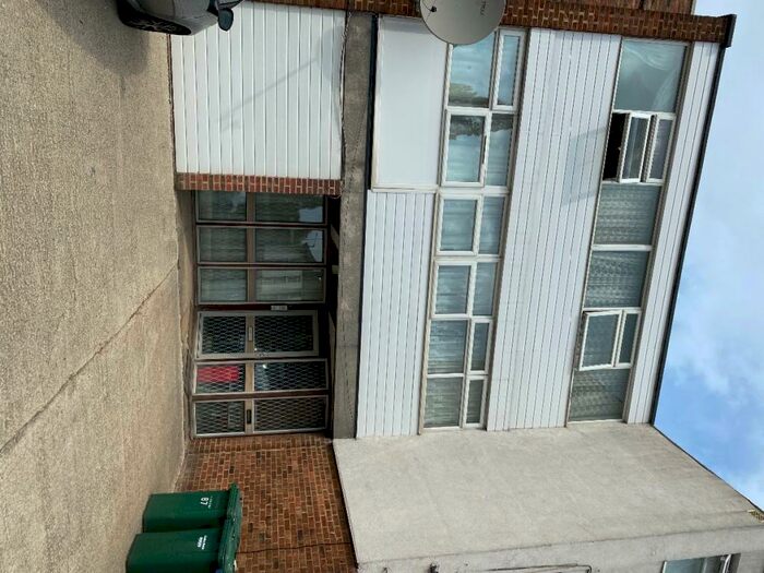 1 Bedroom Flat To Rent In Top Floor Renters Ave, NW4