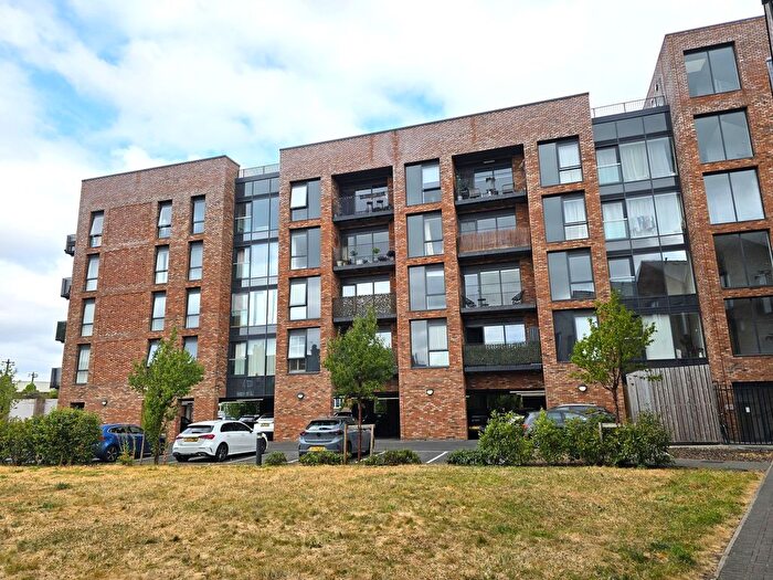 2 Bedroom Flat For Sale In Wharf Road, Altrincham, WA14