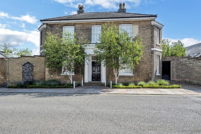 2 Bedroom Flat For Sale In Southgate Street, Bury St. Edmunds, IP33