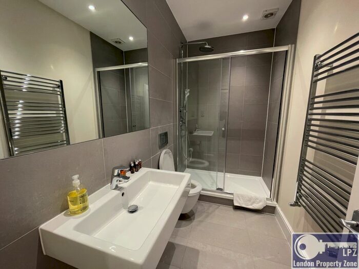 1 Bedroom Flat To Rent In Hamlet Gardens, Ravenscourt Park, Hammersmith, W6